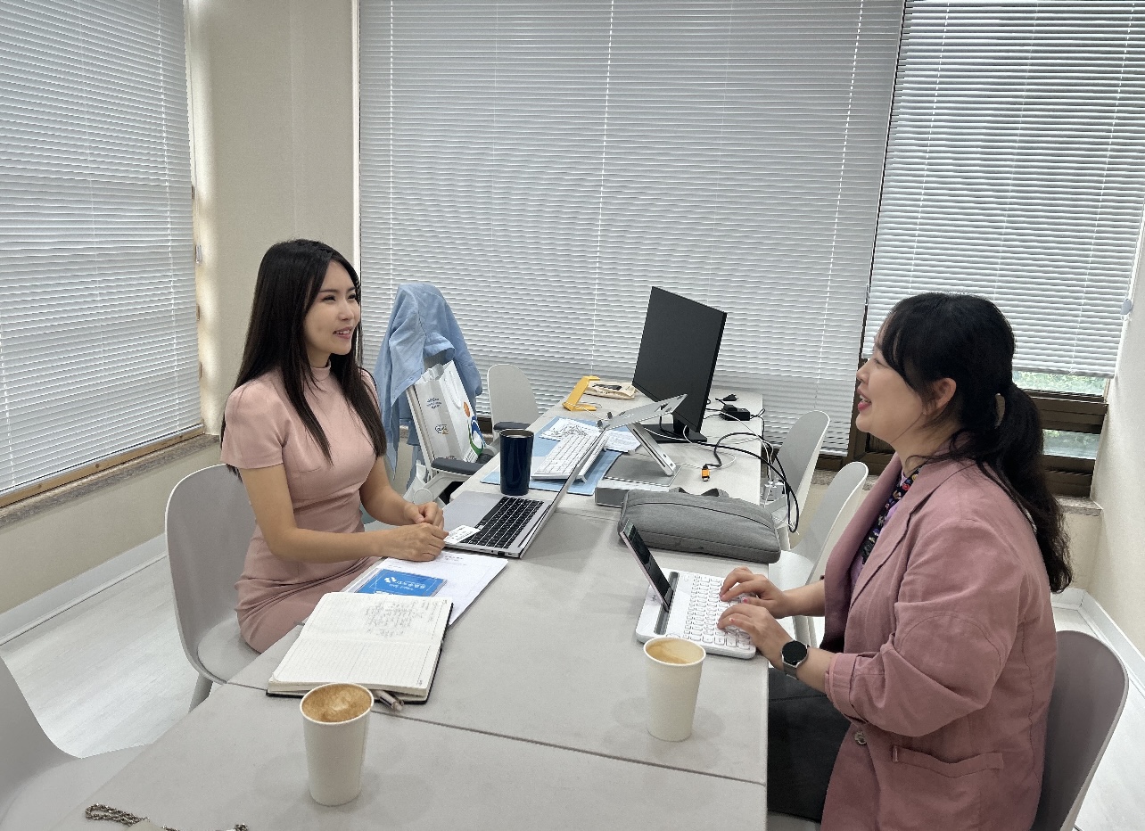 Partners planning support together