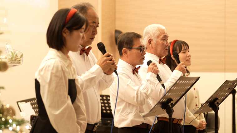 Older adults singing together at the concert