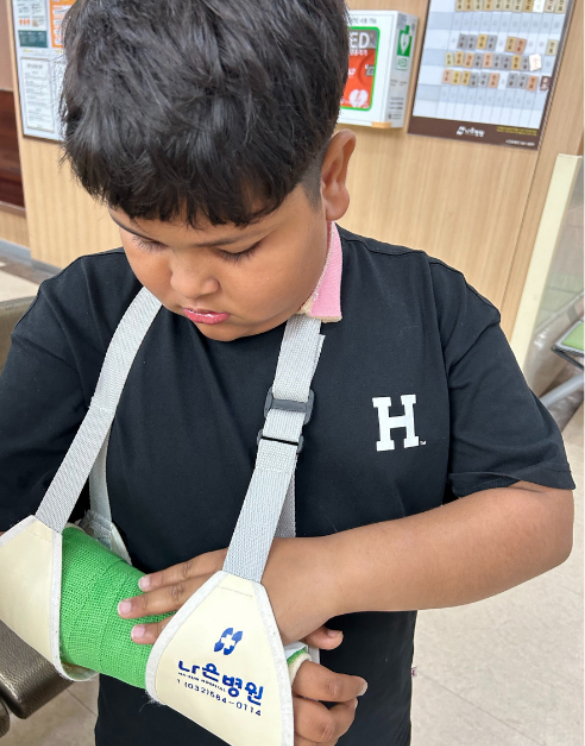 A child receiving treatment for an injured arm